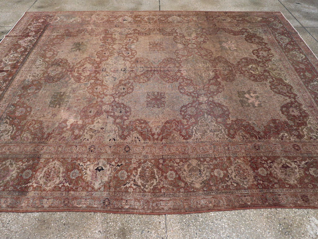 Antique Persian Isfahan Carpet, No.22505 - Gss