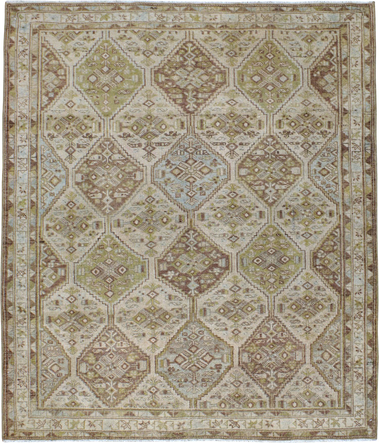 Vintage Persian Shiraz Sqaure Rug, No.22576 - Gss