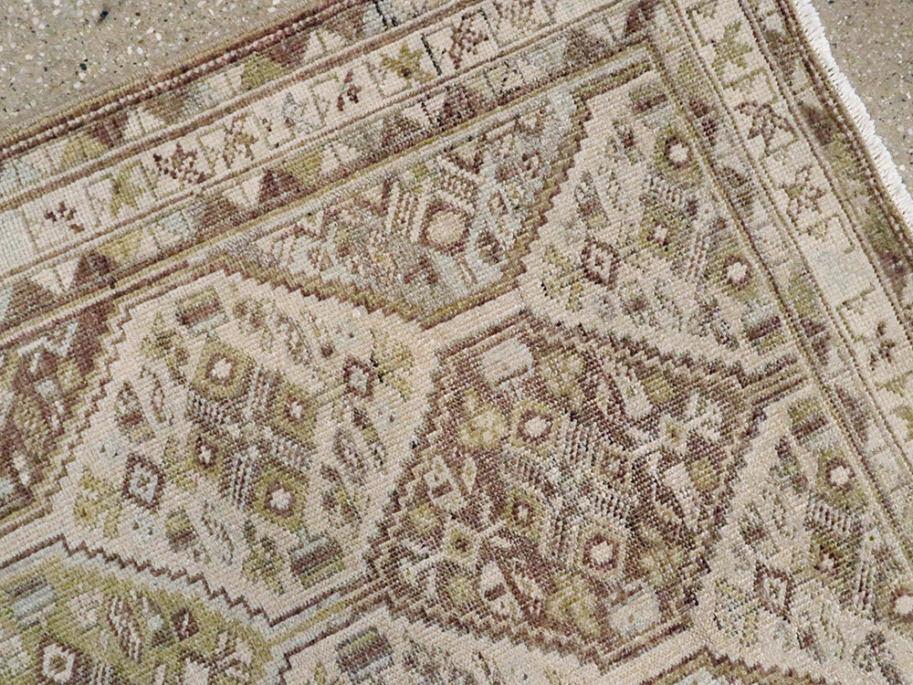 Vintage Persian Shiraz Sqaure Rug, No.22576 - Gss