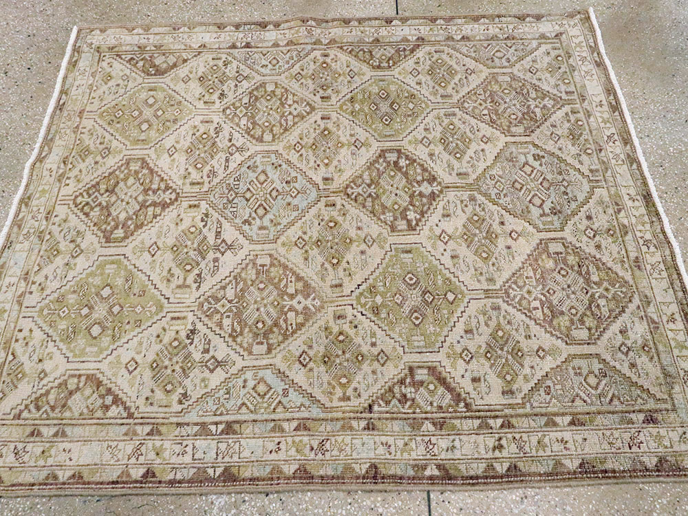 Vintage Persian Shiraz Sqaure Rug, No.22576 - Gss