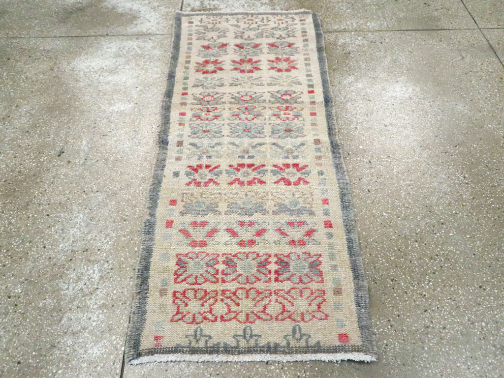 Vintage Turkish Anatolian Throw Rug, No.22649 - Gss