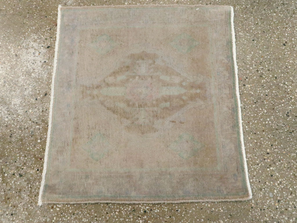 Vintage Persian Shiraz Rug (Pair: 2 of 2), No.22706 - Gss