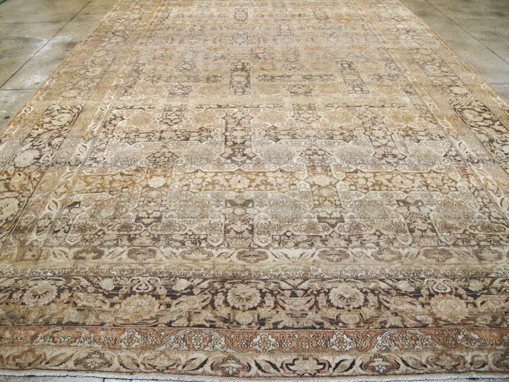 Antique Persian Isfahan Carpet, No.22808 - Gss