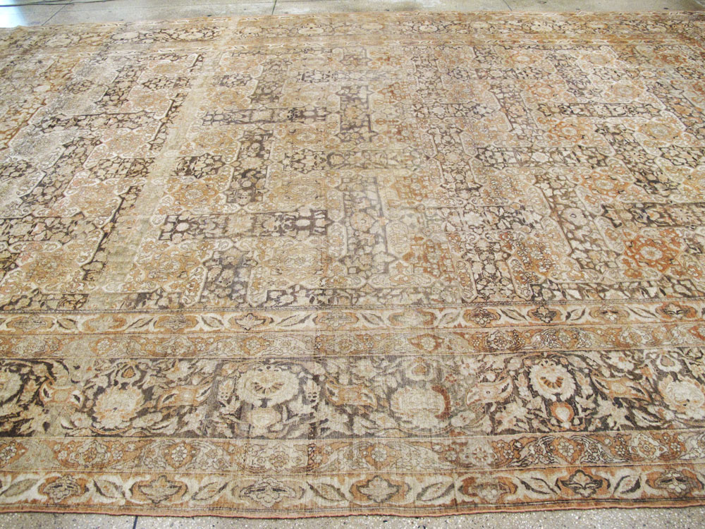 Antique Persian Isfahan Carpet, No.22808 - Gss