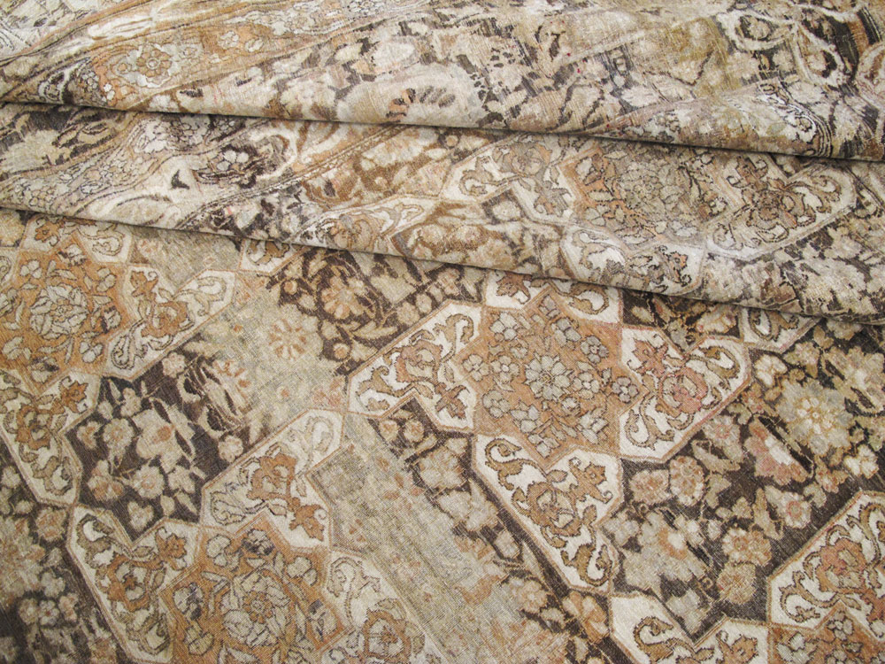 Antique Persian Isfahan Carpet, No.22808 - Gss