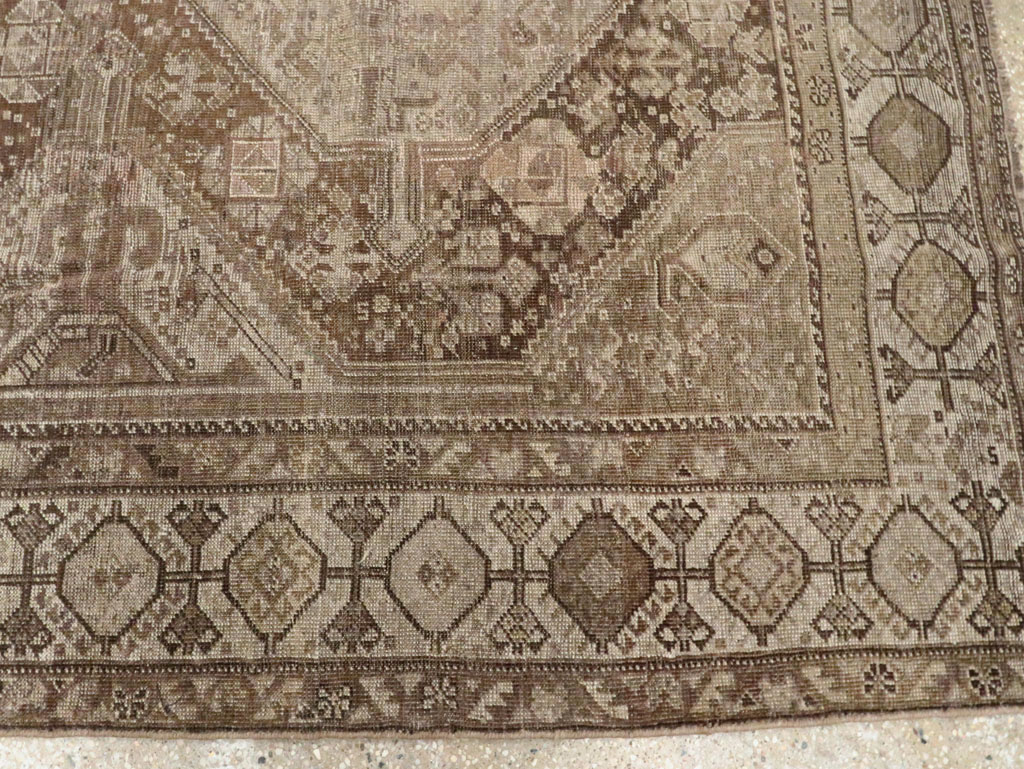 Vintage Persian Shiraz Carpet, No.22895 - Gss