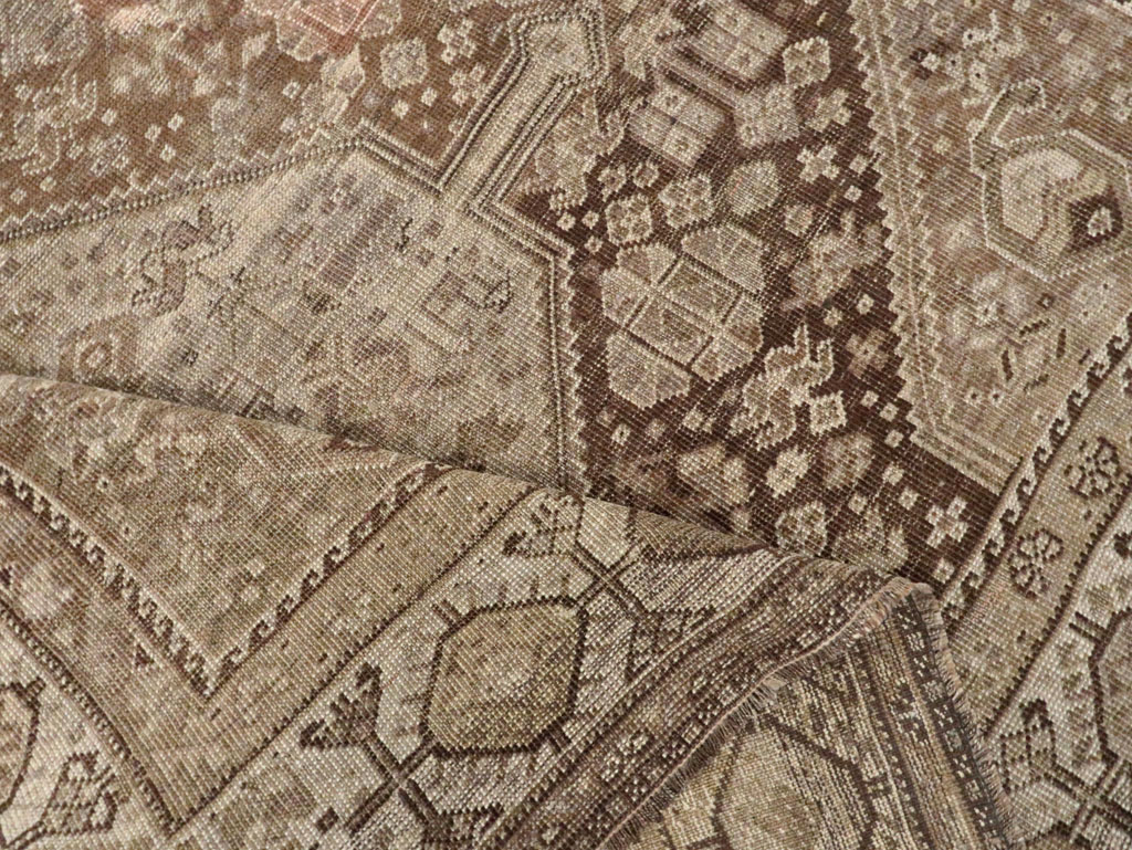 Vintage Persian Shiraz Carpet, No.22895 - Gss