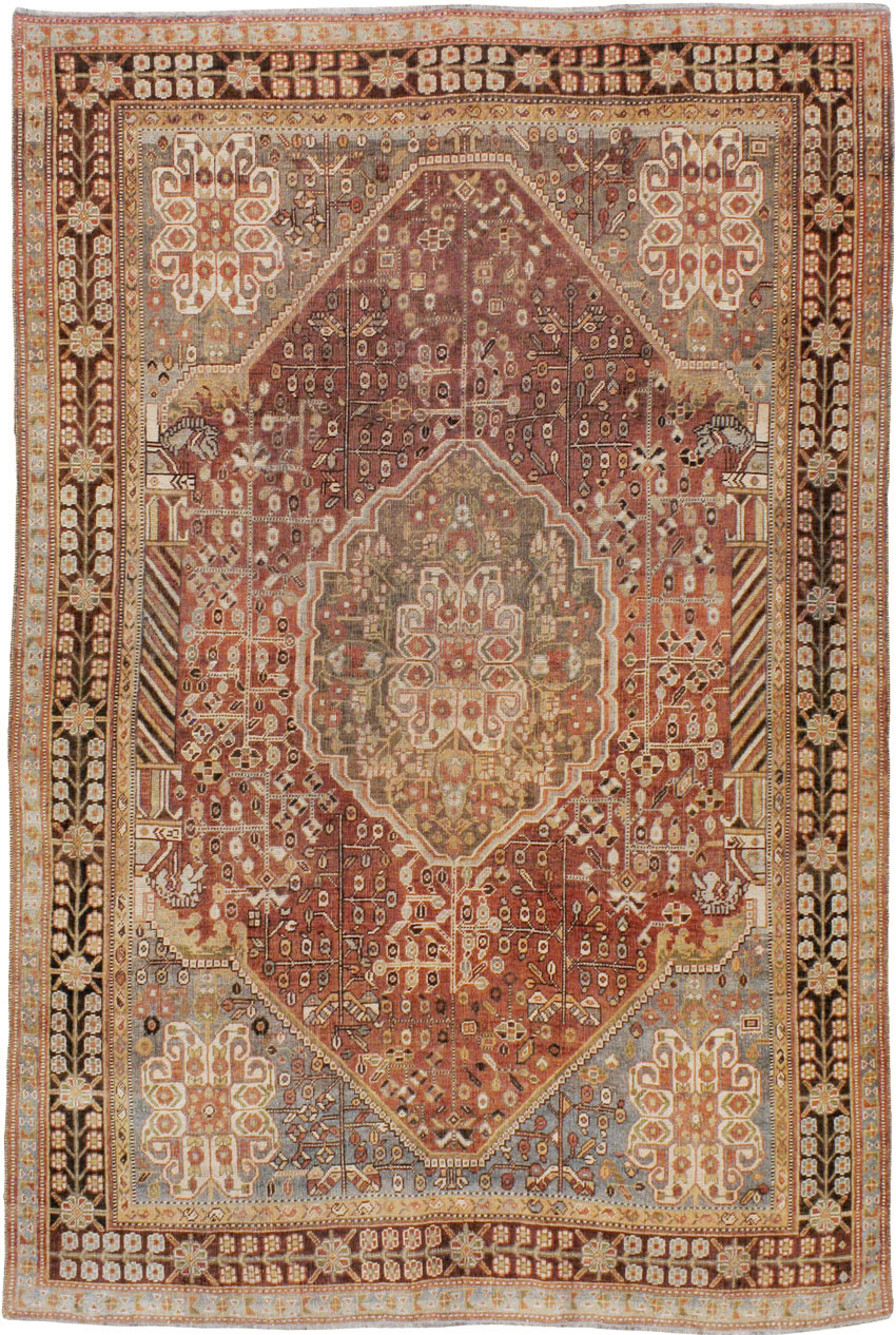 Vintage Persian Shiraz Rug, No.22980 - Gss
