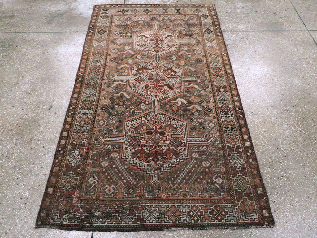Antique Persian Shiraz Rug, No.23063 - Gss