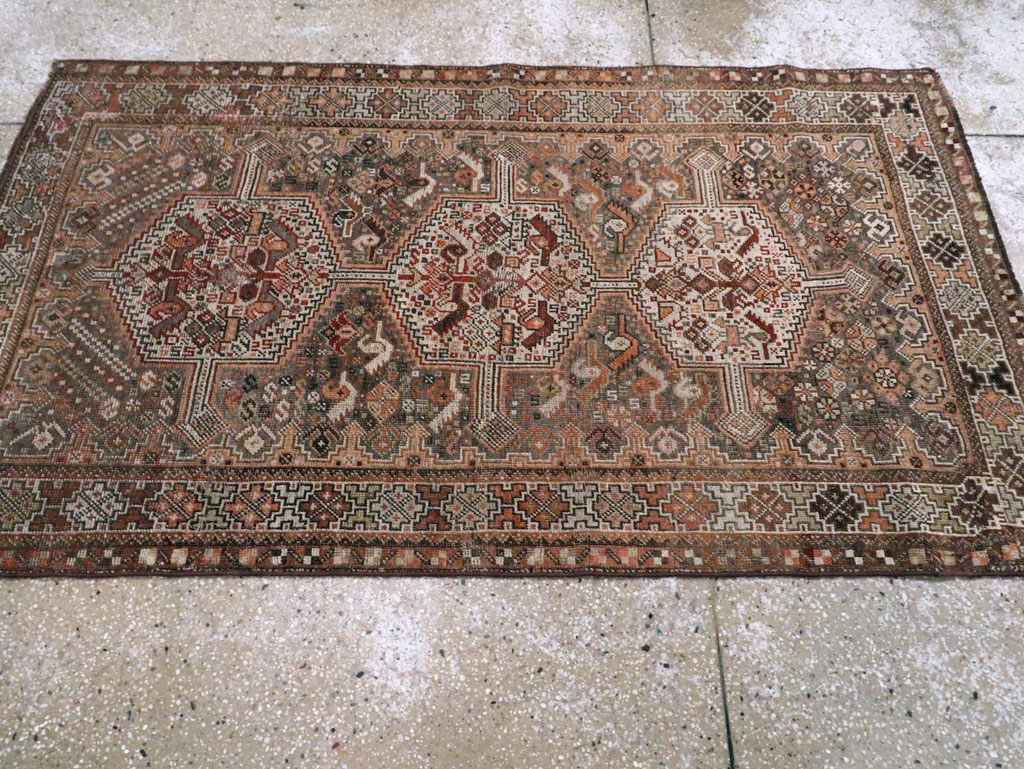 Antique Persian Shiraz Rug, No.23063 - Gss