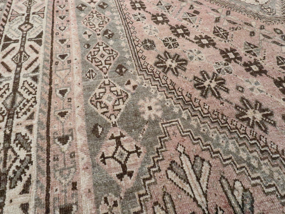 Antique Persian Shiraz Rug, No.23064 - Gss