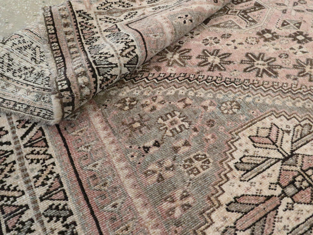 Antique Persian Shiraz Rug, No.23064 - Gss