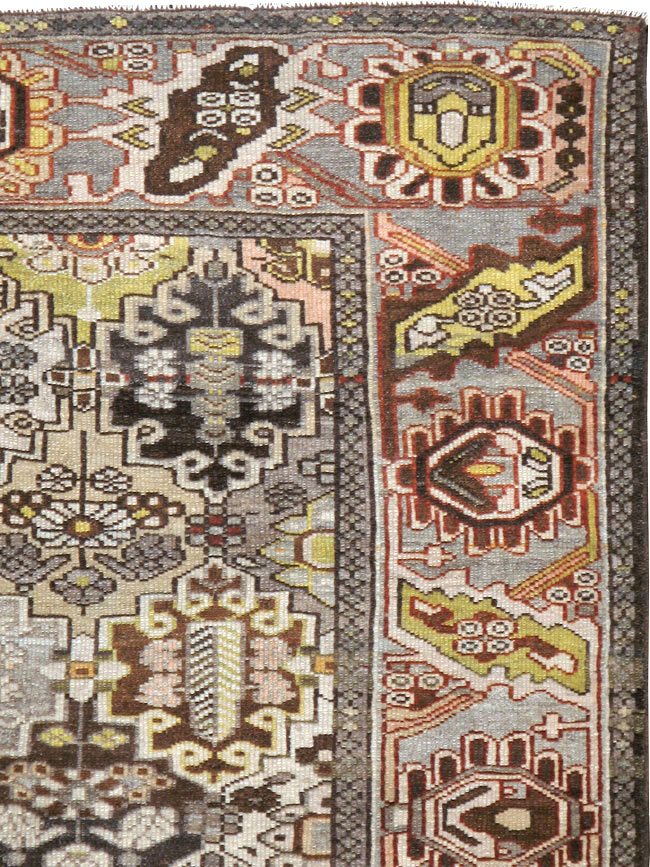 Antique Persian Bakhtiari Rug, No.23107 - Gss