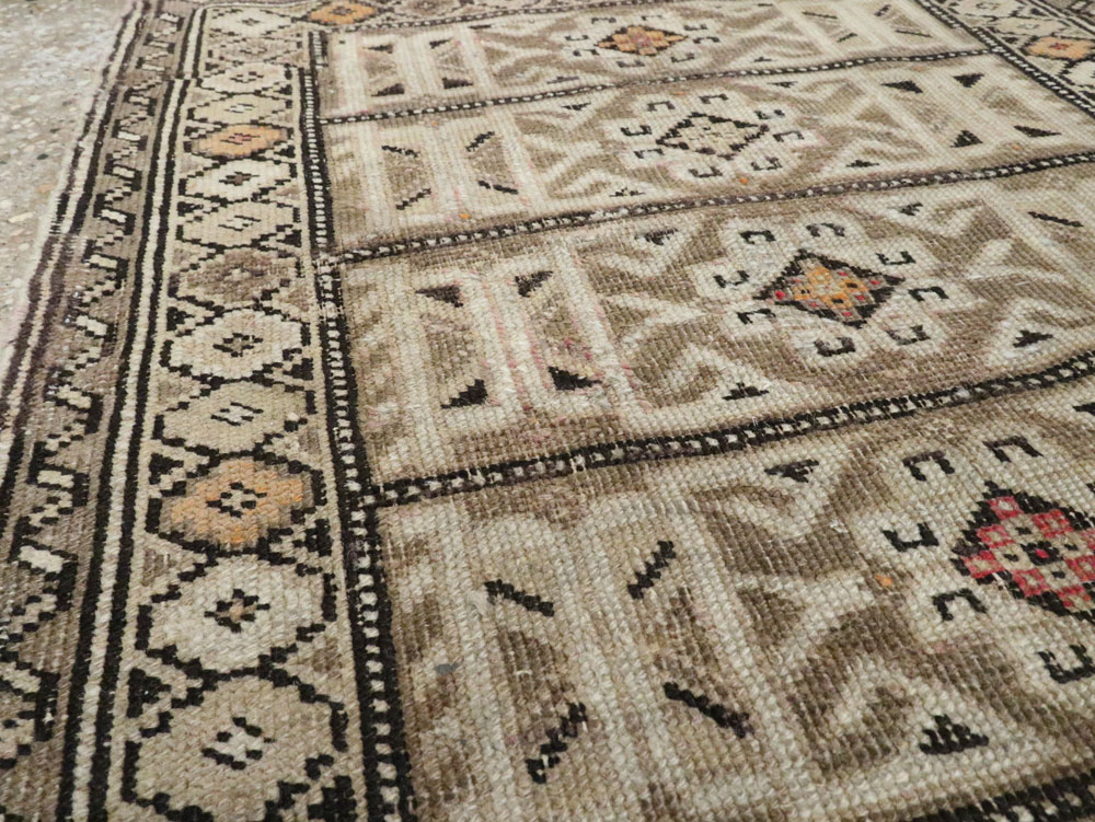 Antique Caucasian Shirvan Square Rug, No.23230 - Gss
