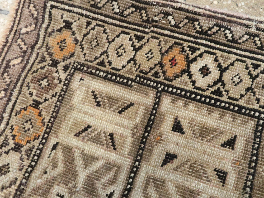 Antique Caucasian Shirvan Square Rug, No.23230 - Gss