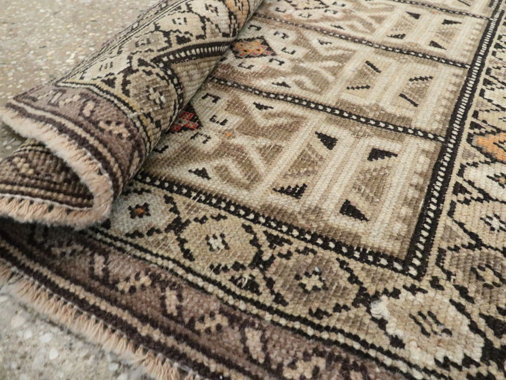 Antique Caucasian Shirvan Square Rug, No.23230 - Gss