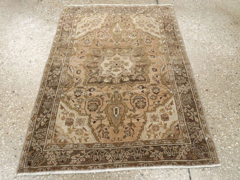 Antique Persian Sarouk Rug, No.23326 - Gss