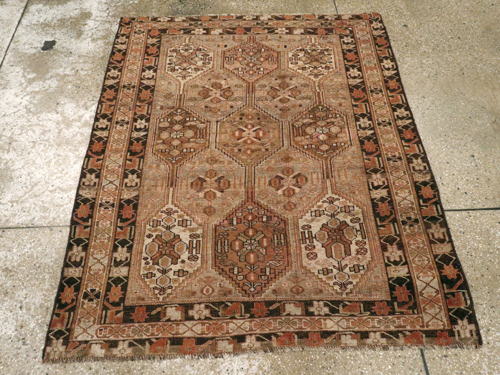 Vintage Persian Shiraz Rug, No.23380 - Gss