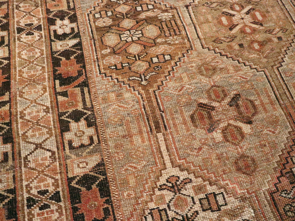 Vintage Persian Shiraz Rug, No.23380 - Gss