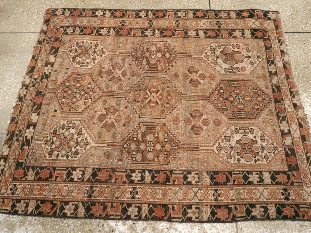 Vintage Persian Shiraz Rug, No.23380 - Gss