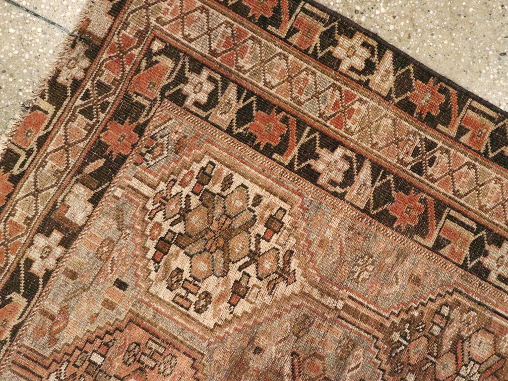 Vintage Persian Shiraz Rug, No.23380 - Gss