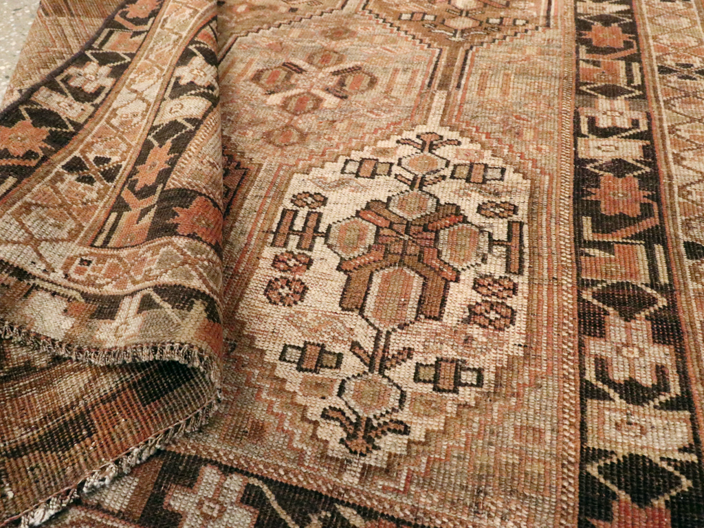 Vintage Persian Shiraz Rug, No.23380 - Gss