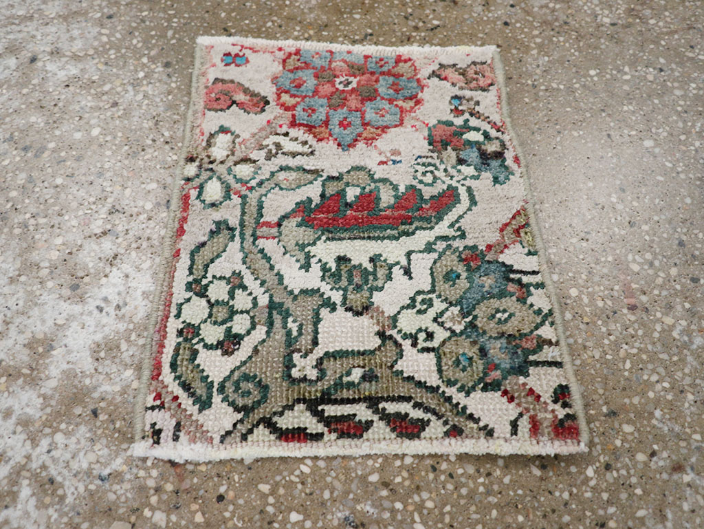 Vintage Persian Heriz Throw Rug, No.23441 - Gss