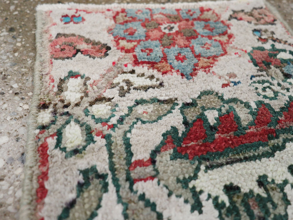 Vintage Persian Heriz Throw Rug, No.23441 - Gss