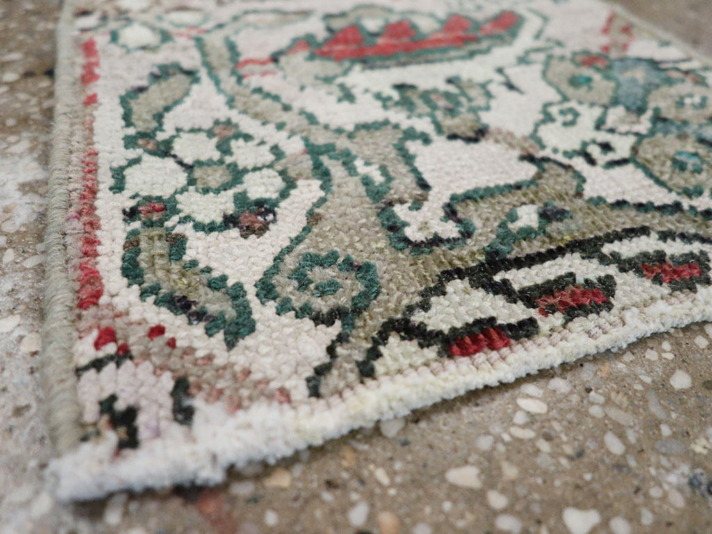 Vintage Persian Heriz Throw Rug, No.23441 - Gss