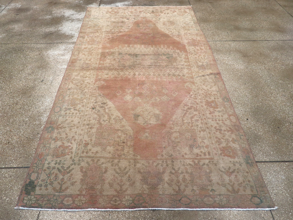 Vintage Persian Shiraz Gallery Rug, No.23450 - Gss