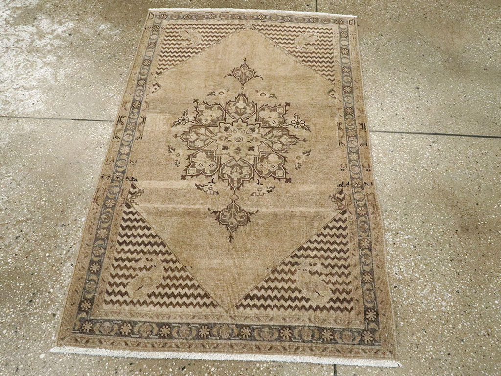 Antique Persian Tabriz Rug, No.23452 - Gss