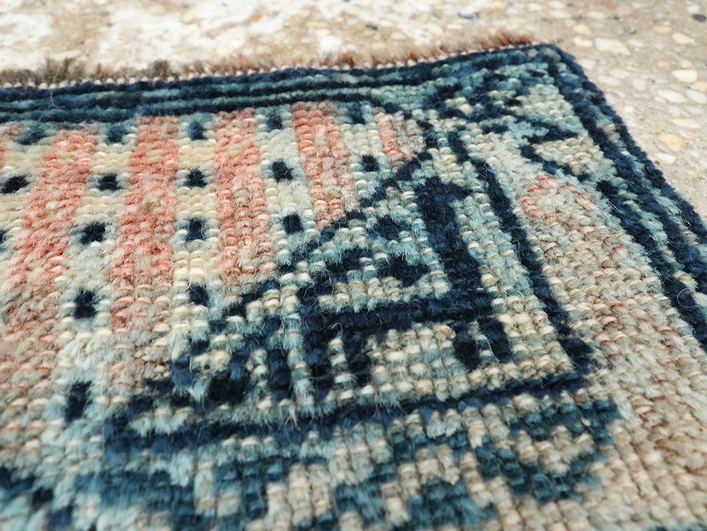 Vintage Persian Qashqai Rug, No.23946 - Gss