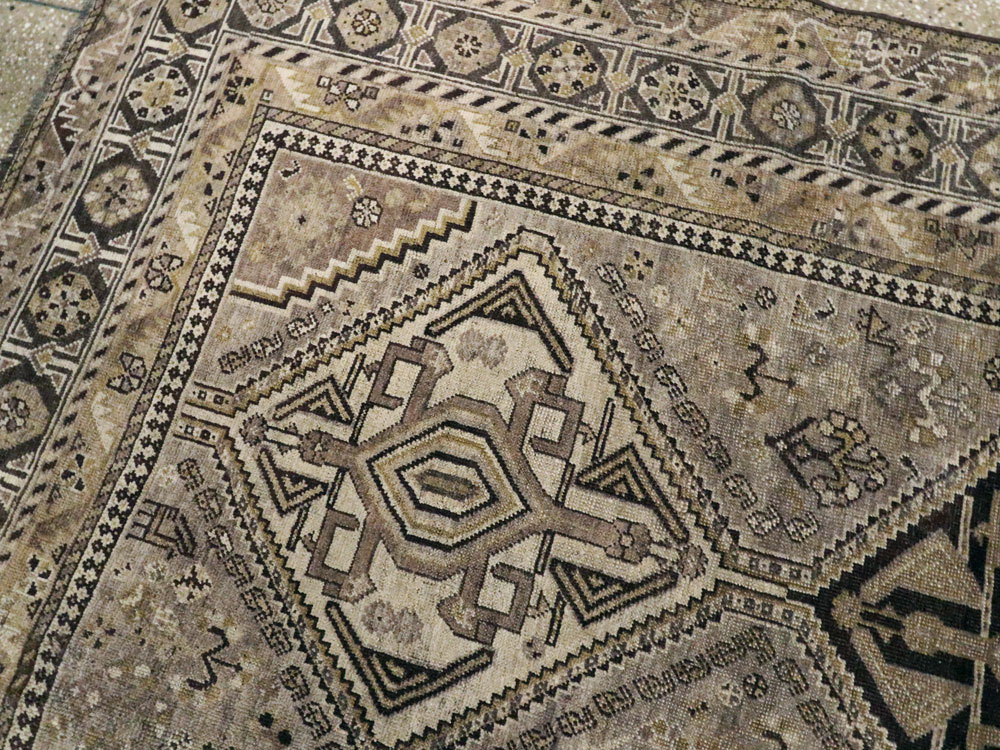 Antique Persian Shiraz Rug, No.24060 - Gss