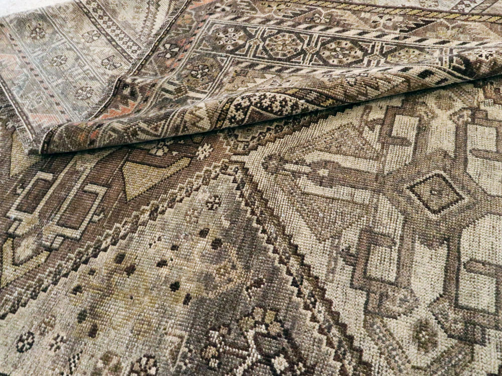 Antique Persian Shiraz Rug, No.24060 - Gss