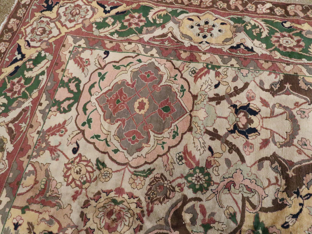 Vintage Indian Lahore Carpet, No.24126 - Gss