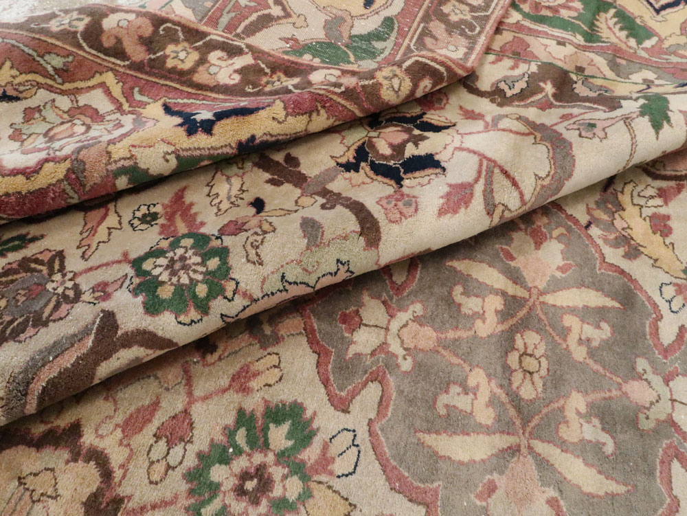 Vintage Indian Lahore Carpet, No.24126 - Gss