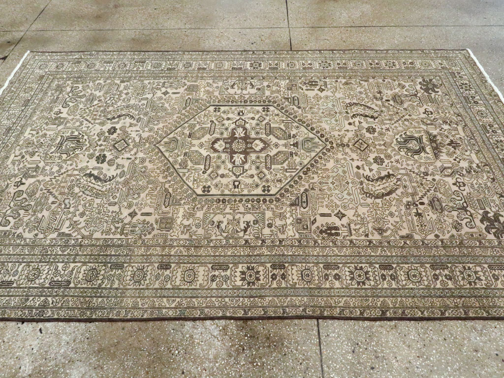 Vintage Persian Tabriz Accent Carpet, No.24219 - Gss