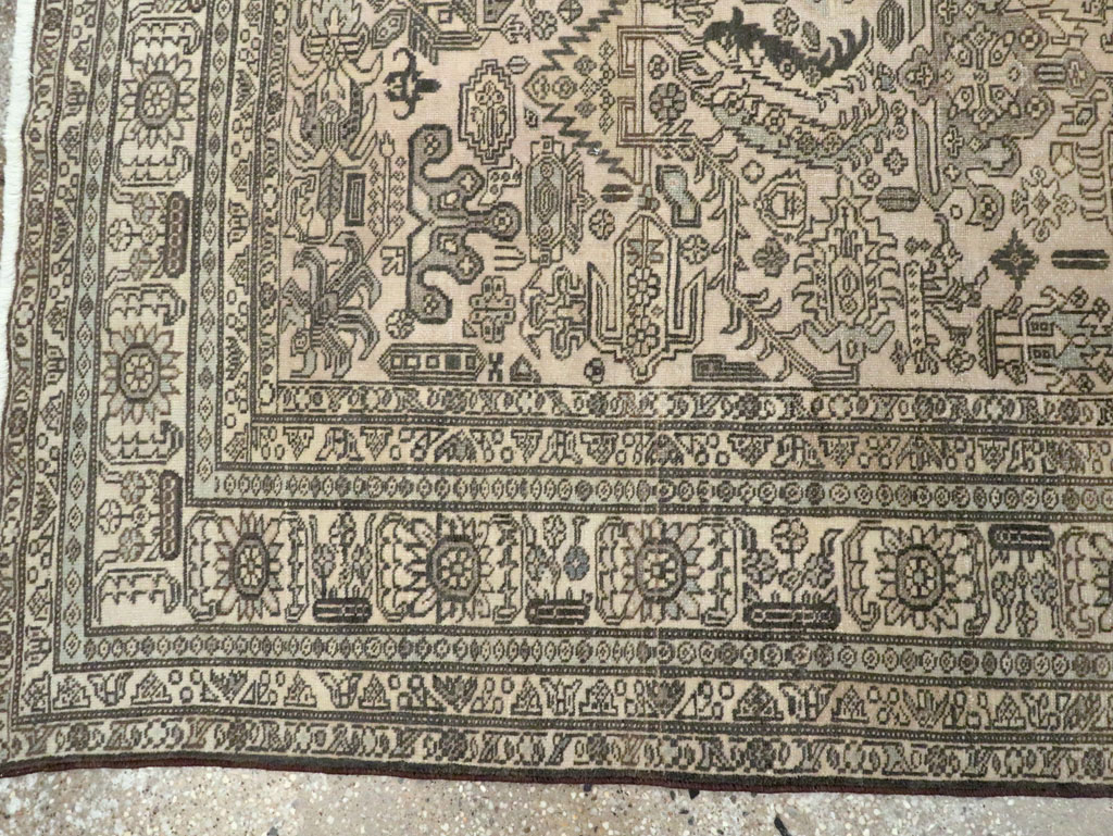 Vintage Persian Tabriz Accent Carpet, No.24219 - Gss