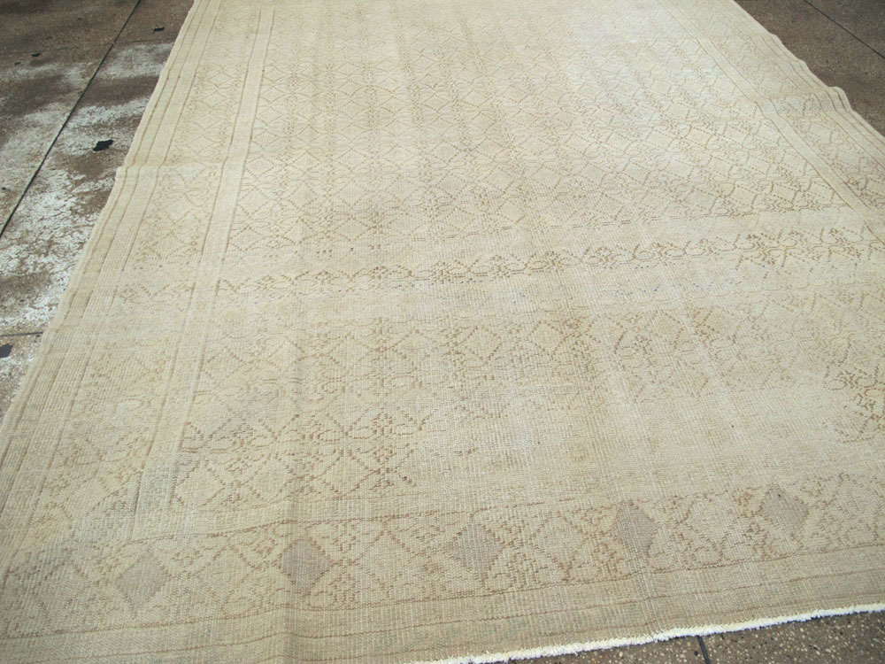 Vintage Turkish Sivas Distressed Carpet, No.24288 - Gss