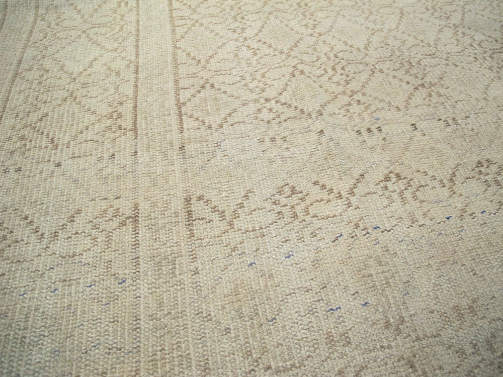 Vintage Turkish Sivas Distressed Carpet, No.24288 - Gss