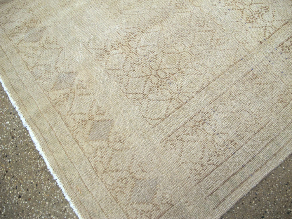 Vintage Turkish Sivas Distressed Carpet, No.24288 - Gss