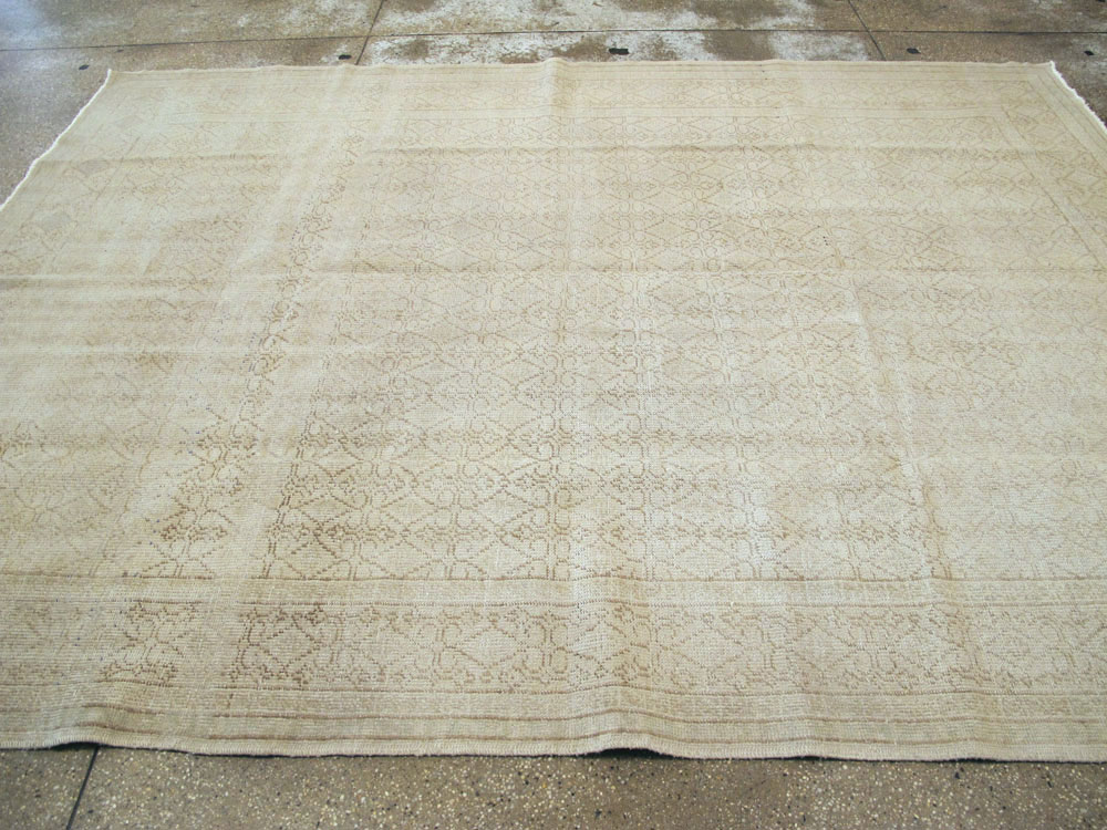 Vintage Turkish Sivas Distressed Carpet, No.24288 - Gss