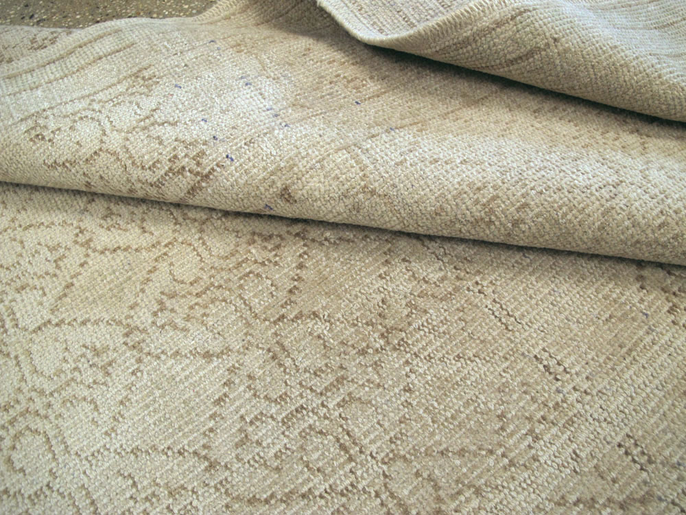 Vintage Turkish Sivas Distressed Carpet, No.24288 - Gss