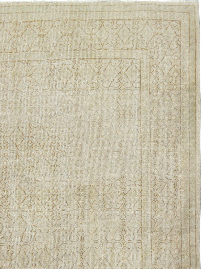 Vintage Turkish Sivas Distressed Carpet, No.24288 - Gss
