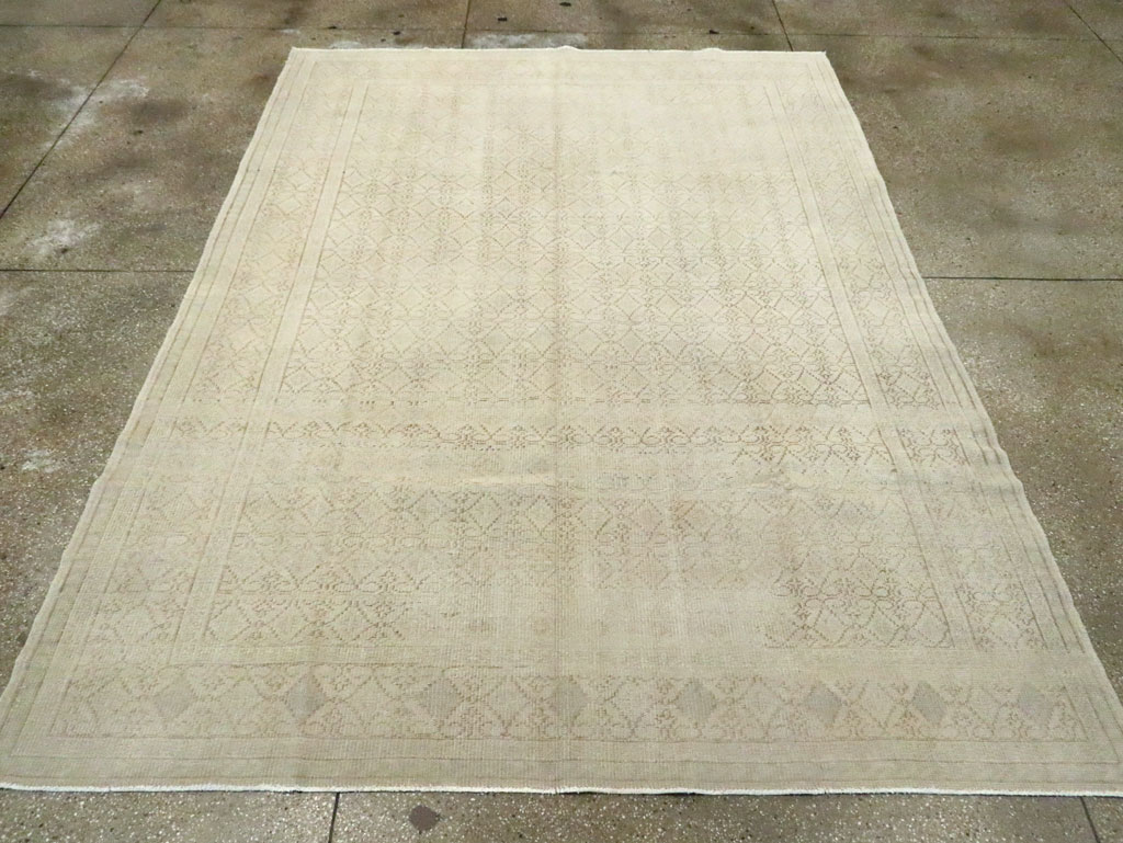Vintage Turkish Sivas Distressed Carpet, No.24288 - Gss
