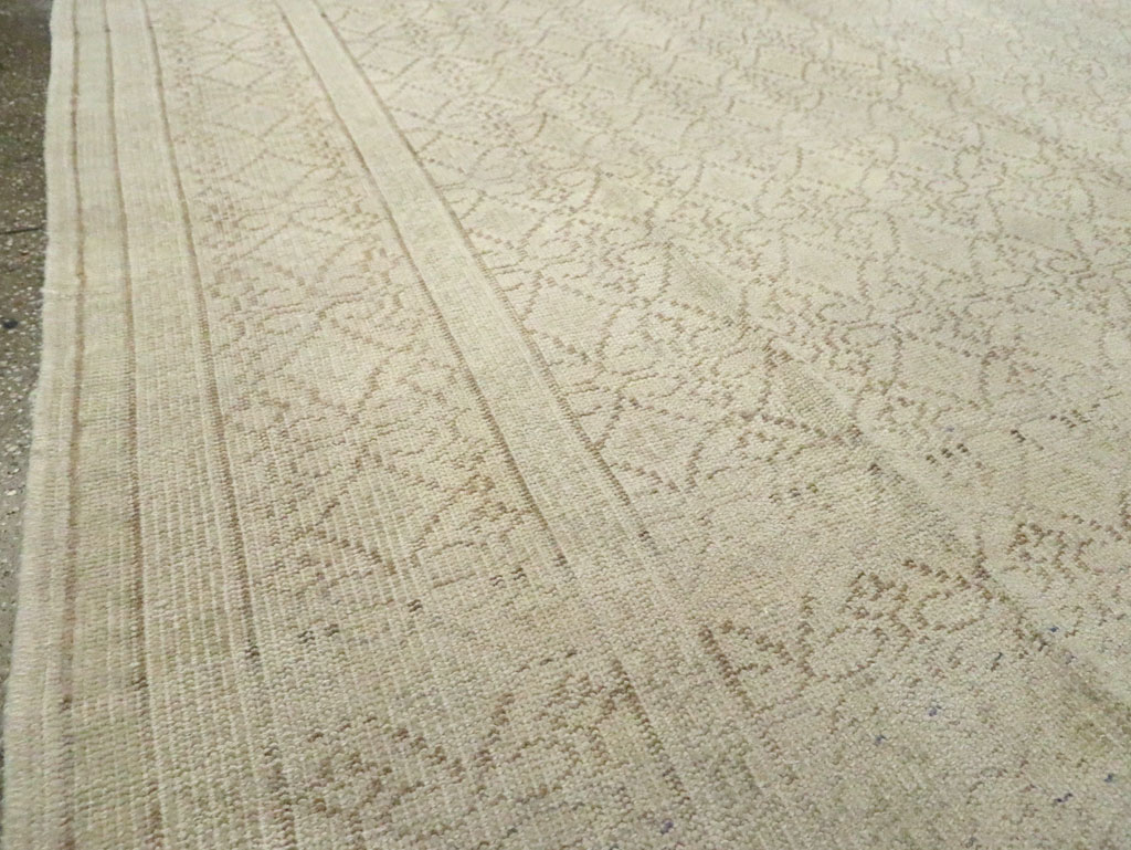 Vintage Turkish Sivas Distressed Carpet, No.24288 - Gss