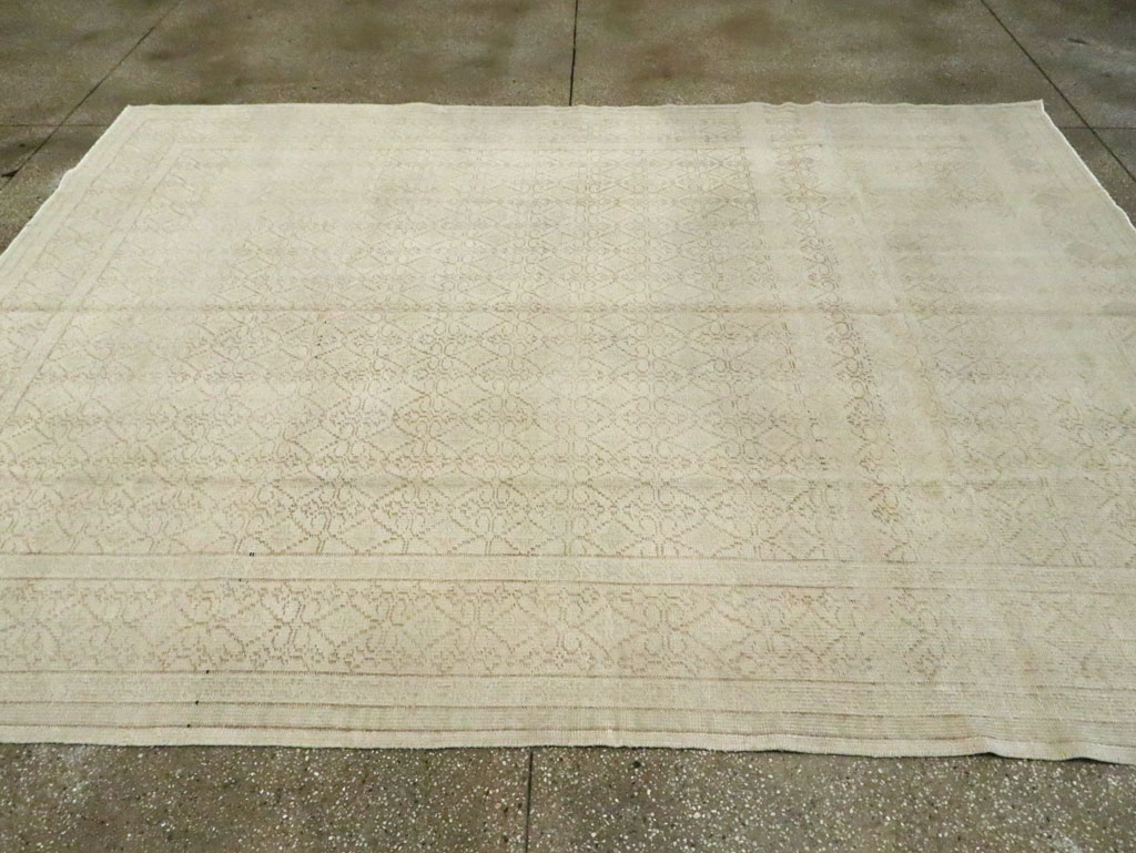 Vintage Turkish Sivas Distressed Carpet, No.24288 - Gss