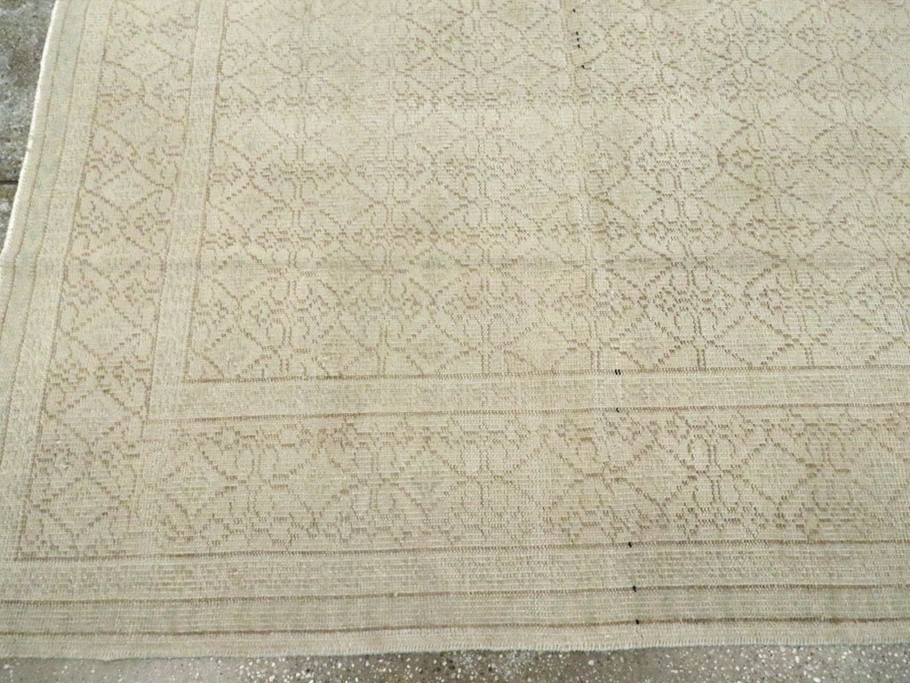 Vintage Turkish Sivas Distressed Carpet, No.24288 - Gss
