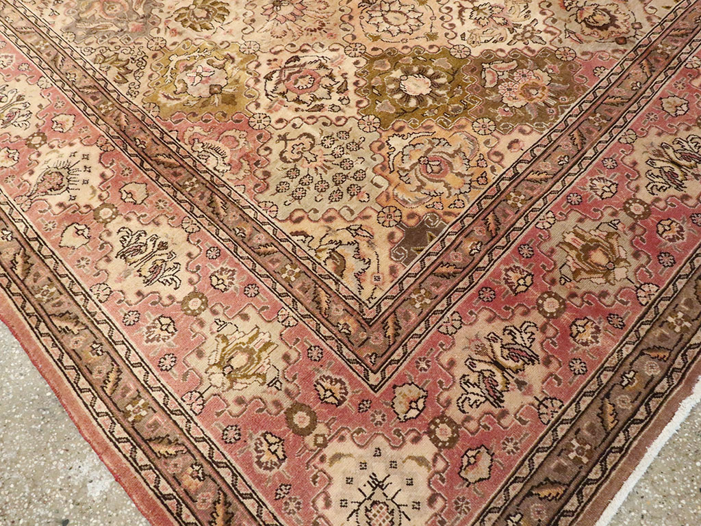 Vintage Persian Tabriz Carpet, No.24321 - Gss