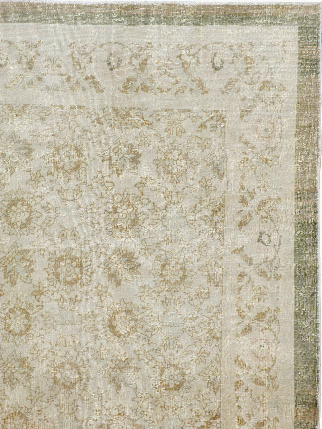 Vintage Turkish Sivas Distressed Rug, No.24401 - Gss